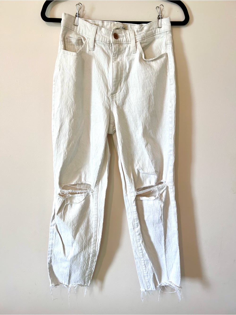 Universal Thread White Distressed Vintage Straight Jeans High Rise 26